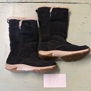 Merrell Women's Black and Tan Winter Boots